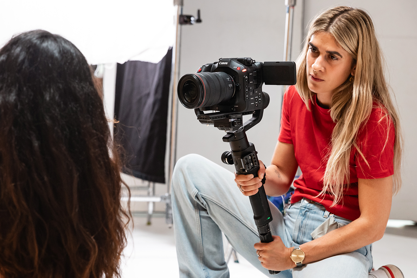 6Kフルサイズセンサーを搭載したデジタルシネマカメラ“EOS C80”を発売