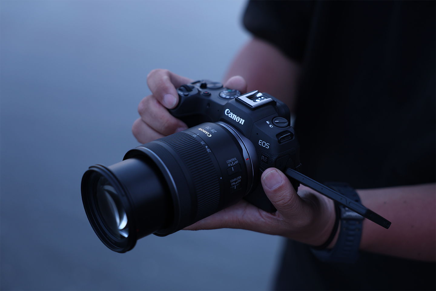 本格的な撮影を身近にする標準ズームレンズ“RF28-70mm F2.8 IS STM”を