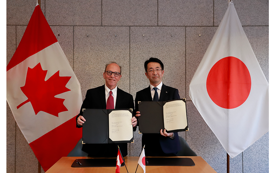 カナダ大使館での調印式