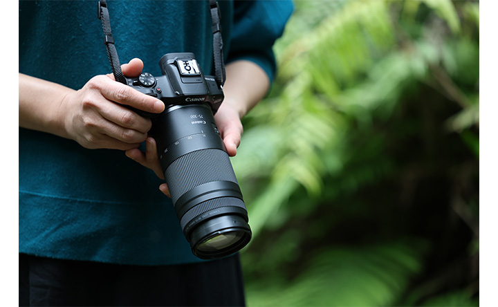 望遠ズームレンズ“RF75-300mm F4-5.6”を発売 携帯性に優れた小型