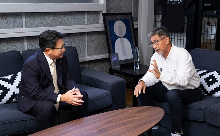 キヤノンプロダクションプリンティングシステムズ 商品企画本部 本部長 竹政 繁、株式会社グーフ CEO 岡本 幸憲さん