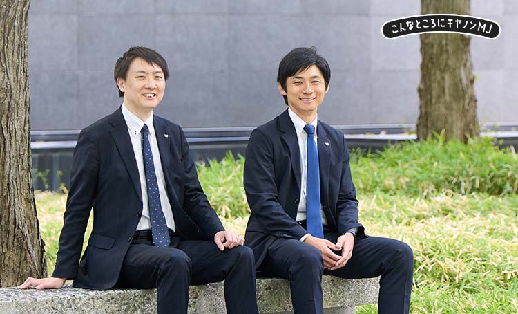 （左）文教ソリューション開発本部 小山 寛治（右）文教ソリューション営業本部 小川 隼人
