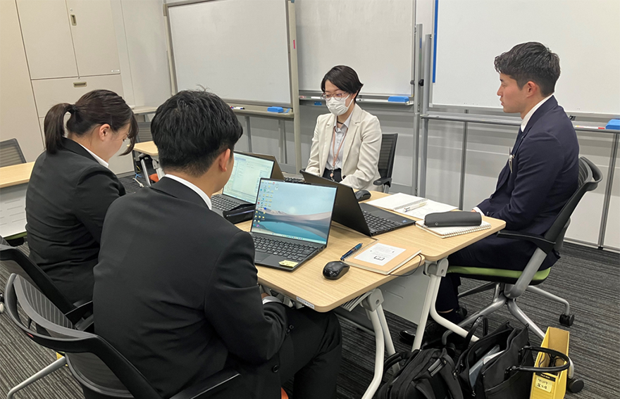 ビジネスマナー研修の様子