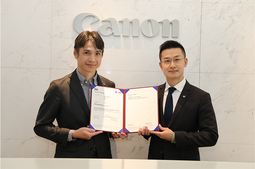 R&B推進本部 本部長の石田とBSI, Asia Pac Regulatory Services, PC Commercial Director, Zhenyu Mao様