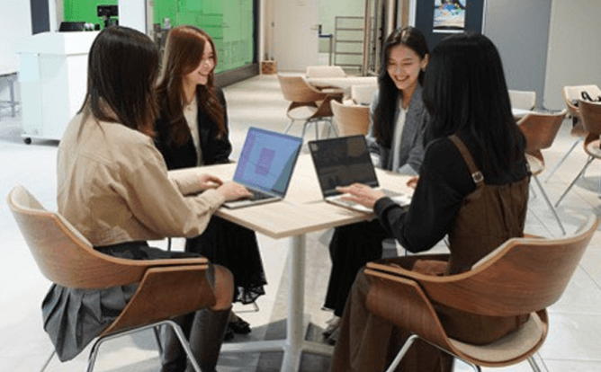 KV画像3_7社内ミーティング