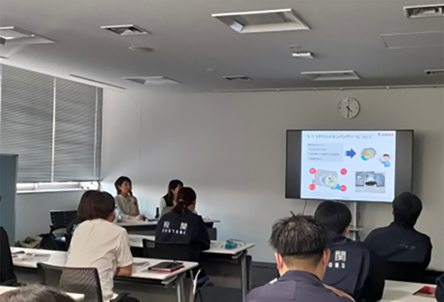 税関研修の様子