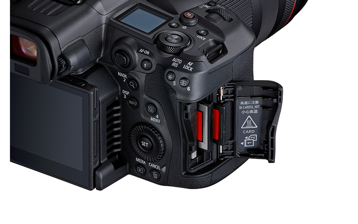 異なるファイルフォーマットの同時記録が可能なデュアルカードスロット